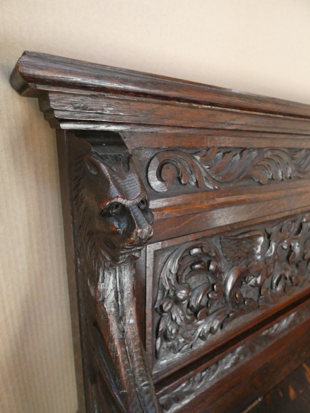 carved oak settle View IV