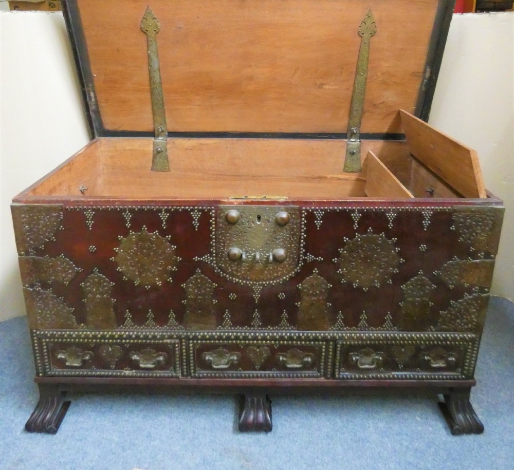 Very large Shirazi  Dowry chest View VI