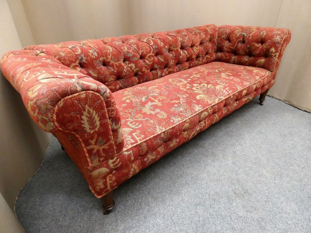 Chesterfield Sofa View V