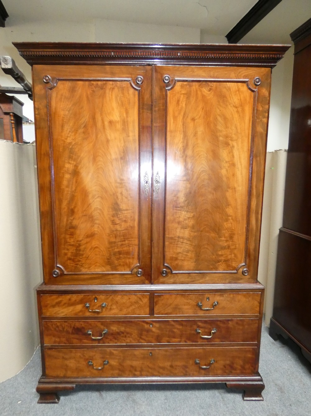Georgian mahogany linen press 