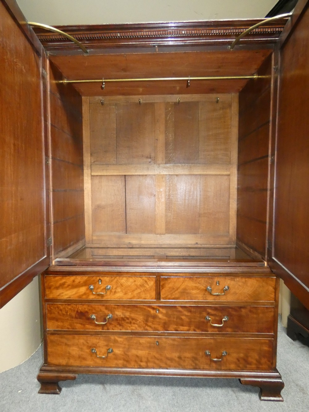 Georgian mahogany linen press  View VI