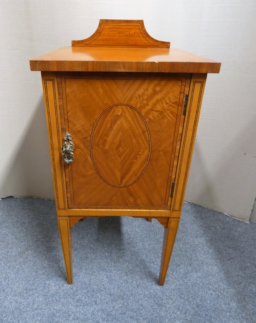 Maple & Co satinwood bedroom suite View XVII
