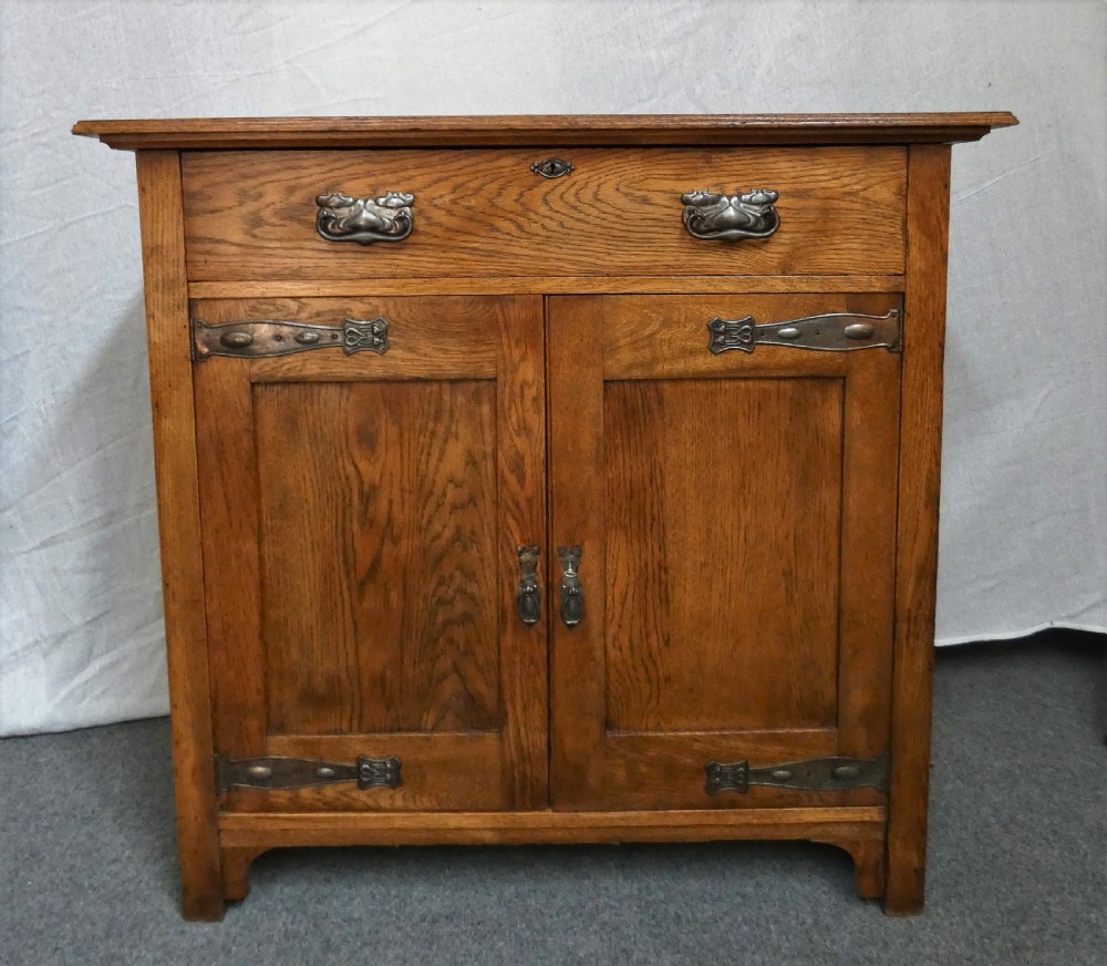 Arts & Crafts oak cupboard