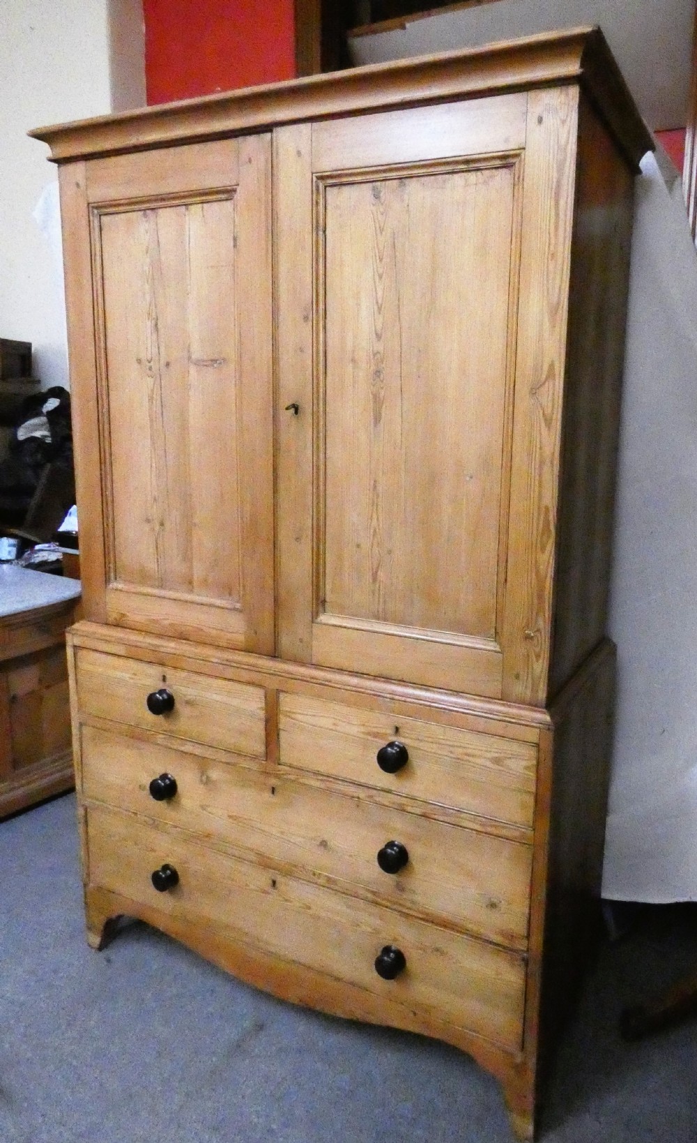 Georgian pine press View III