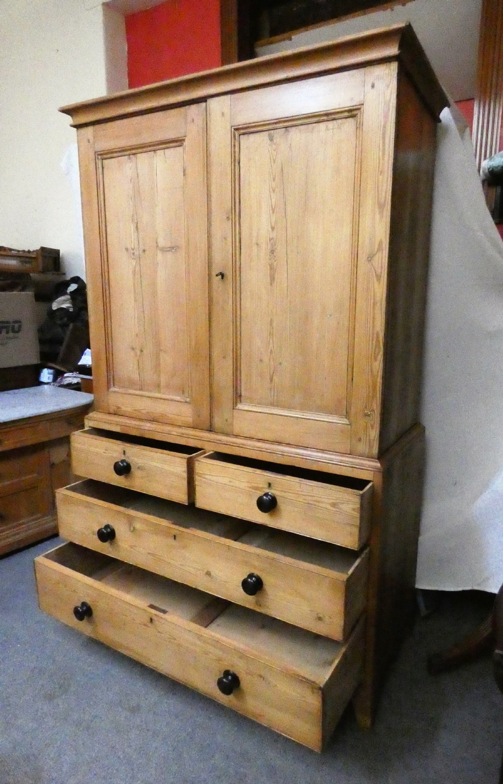 Georgian pine press View IV