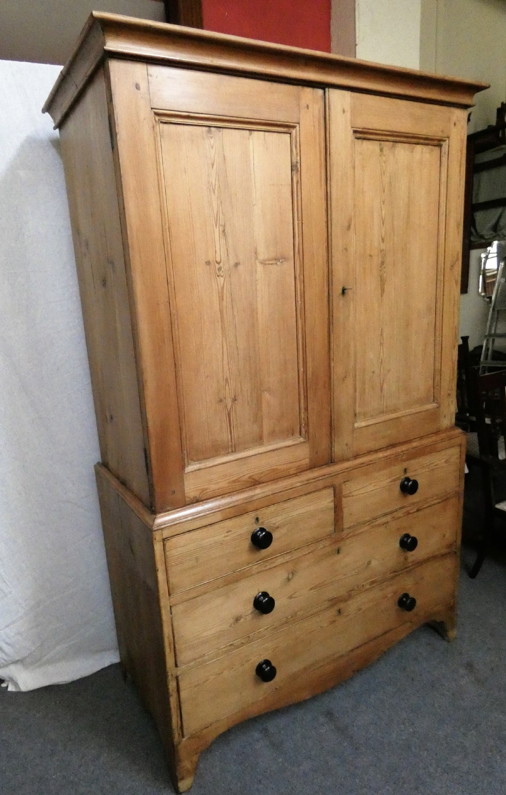 Georgian pine press View V