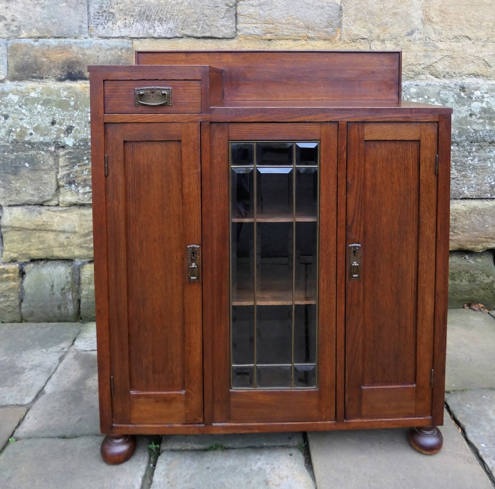 Arts & Crafts oak cupboard View V