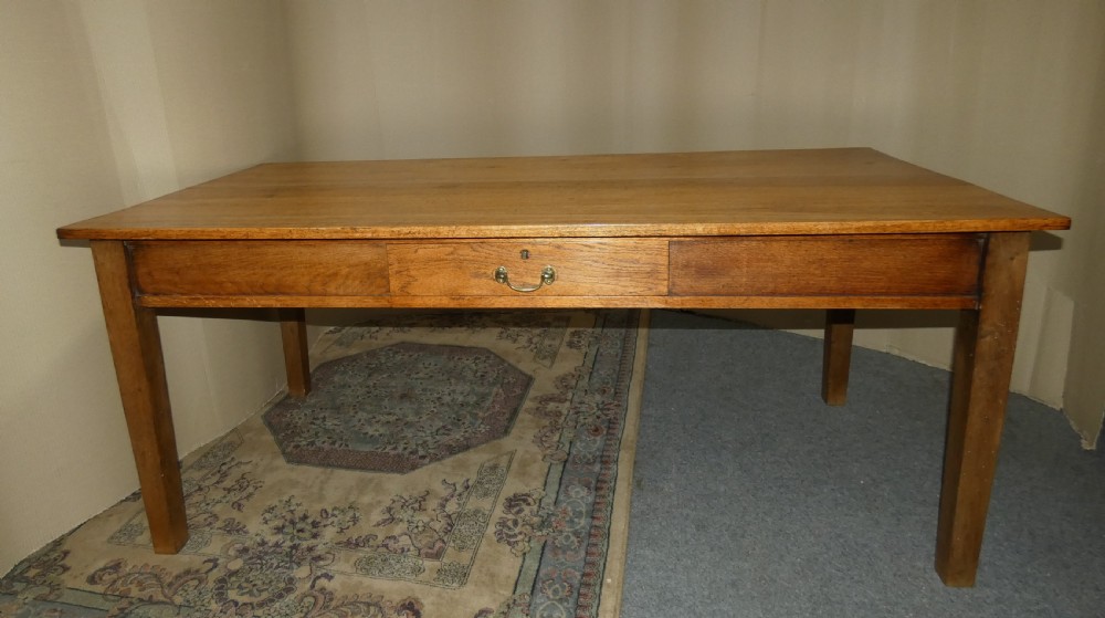 French farmhouse kitchen table