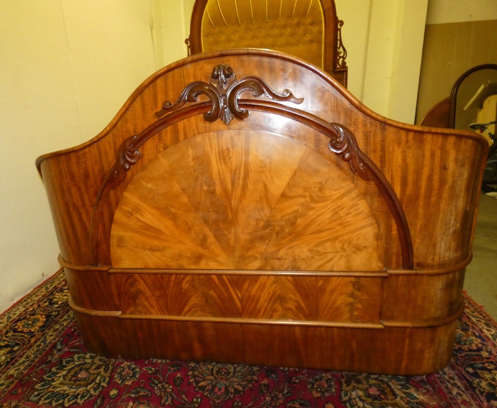 Mahogany double bed View IX