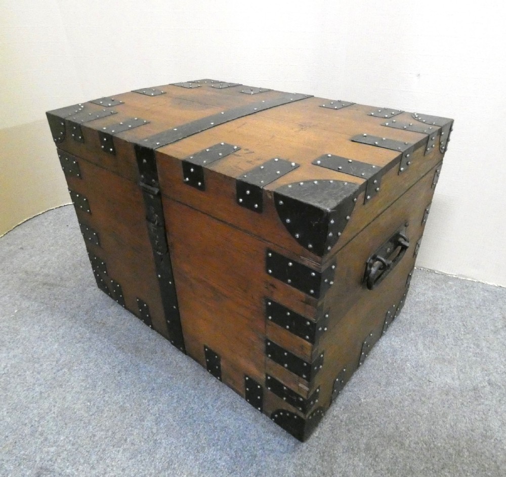 Silver chest - fitted View III