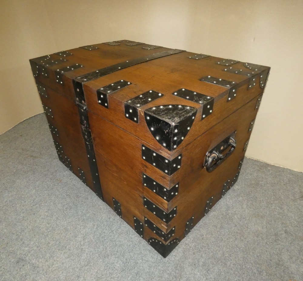 Silver chest - fitted View IV