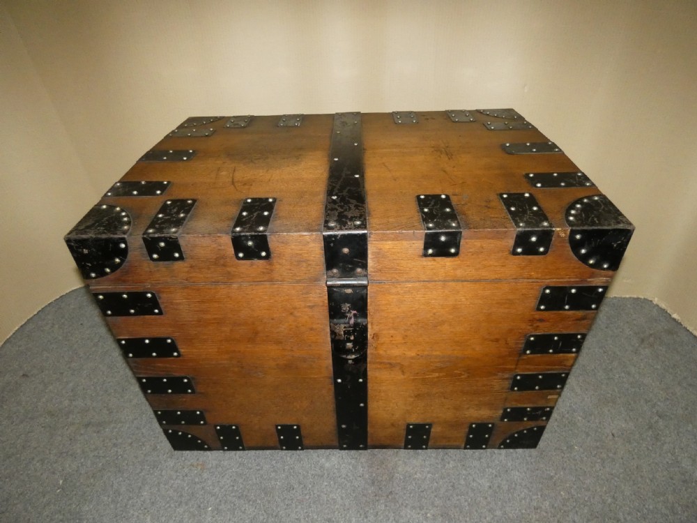 Silver chest - fitted View VII