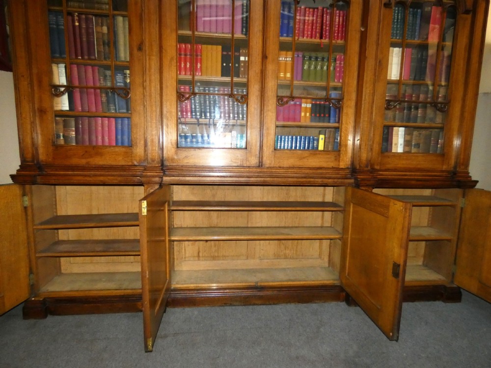 Large oak bookcase View IV