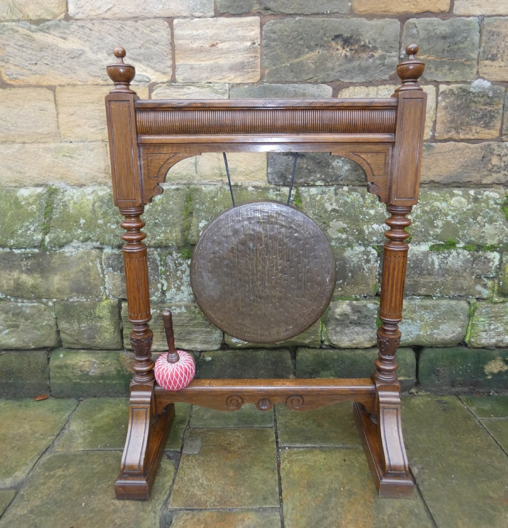 Large dinner gong View II
