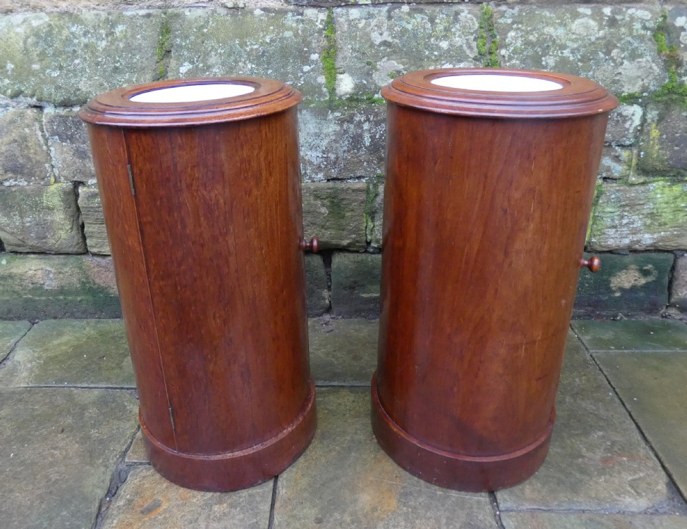 Pair of mahogany bedside cabinets  View VI