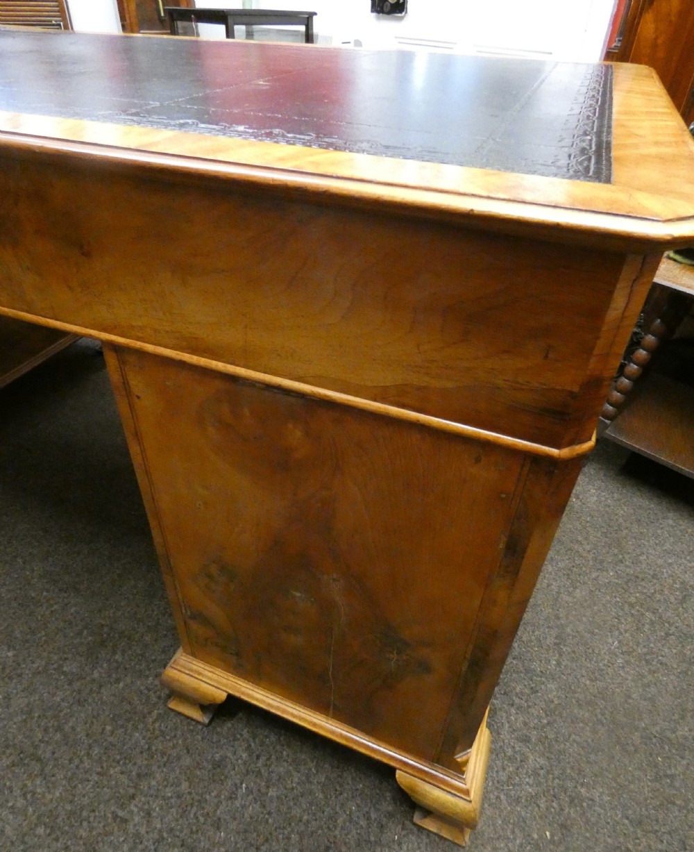 Walnut desk View V