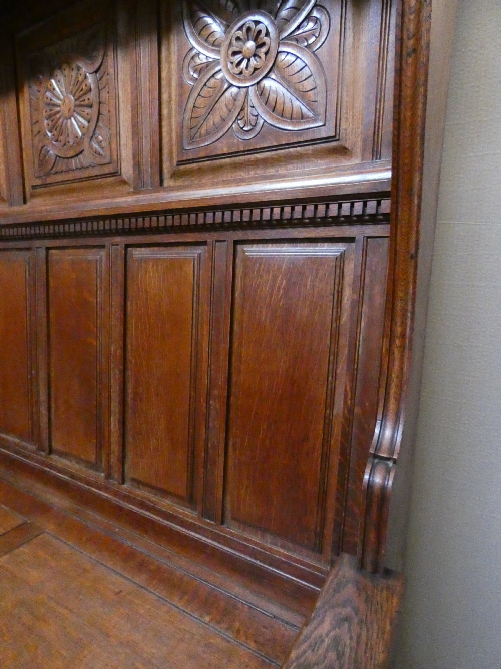 High back oak settle View V
