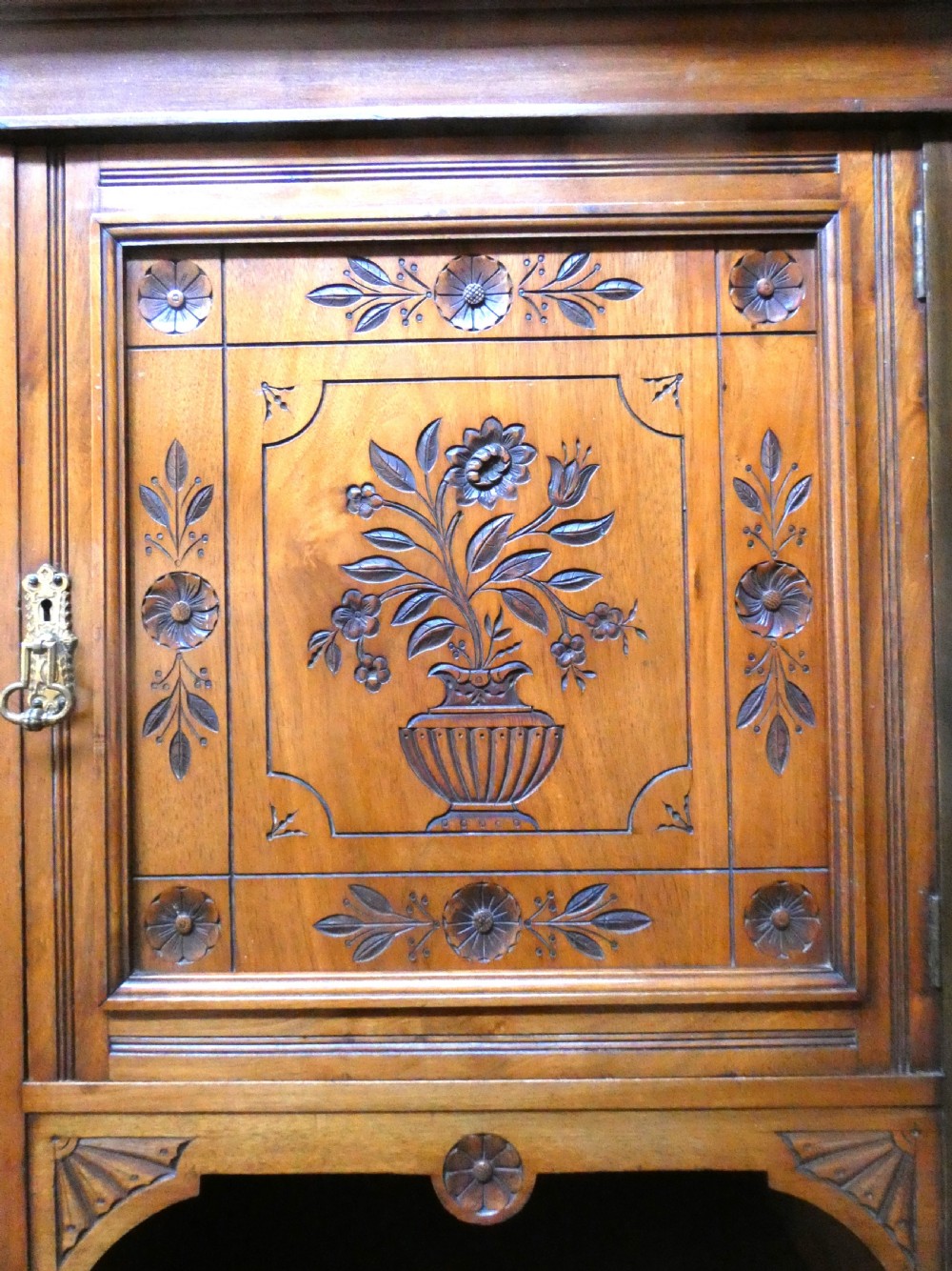 Arts & Crafts wardrobe View II