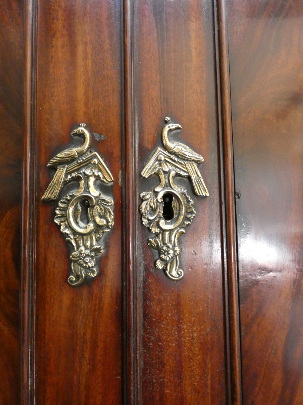 Georgian mahogany linen press View V