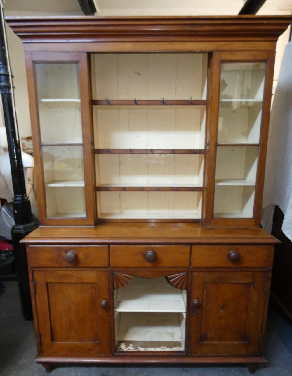 Oak kitchen dresser