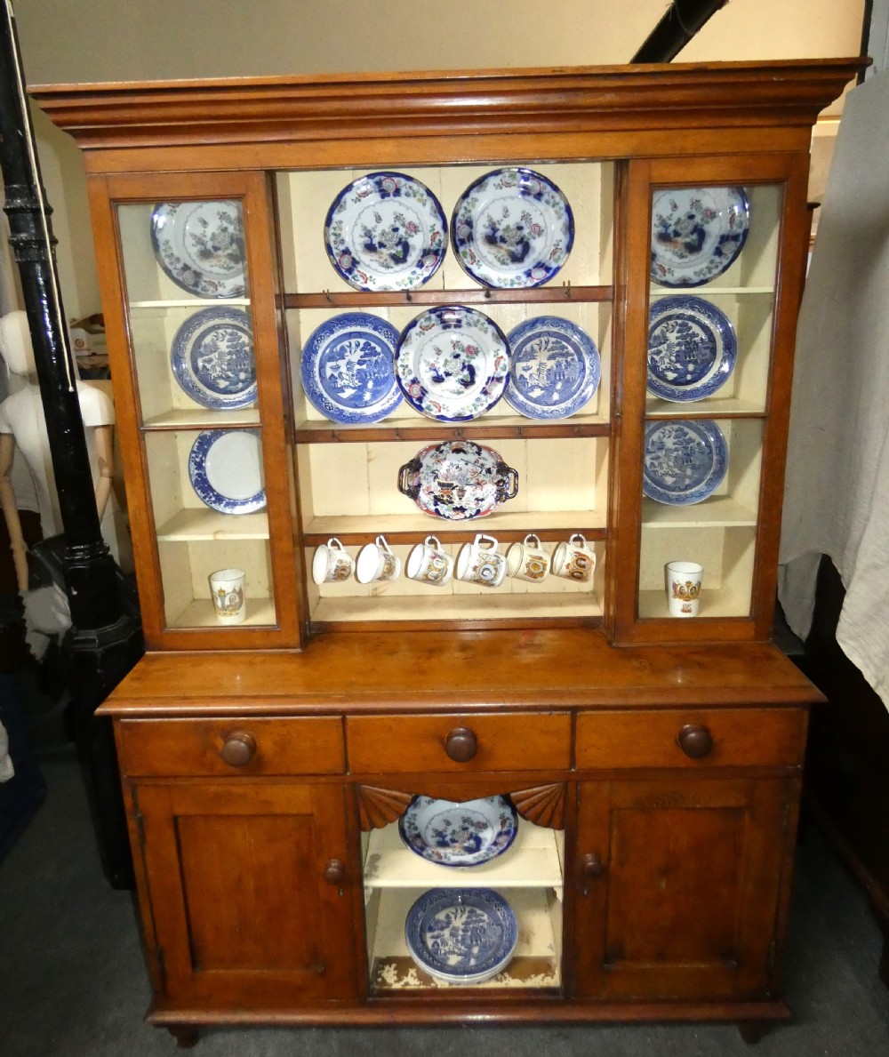 Oak kitchen dresser View II