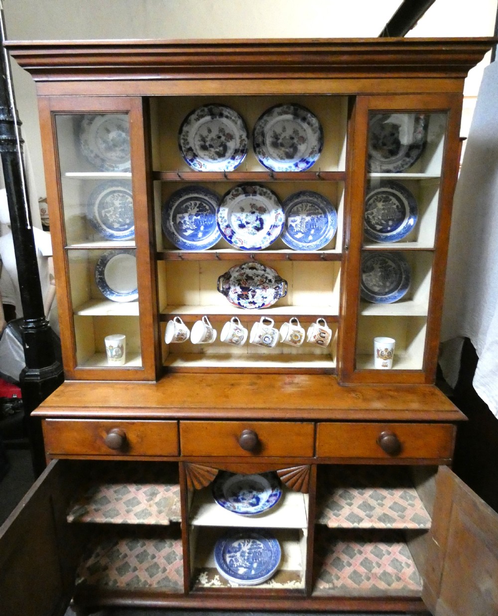 Oak kitchen dresser View IV