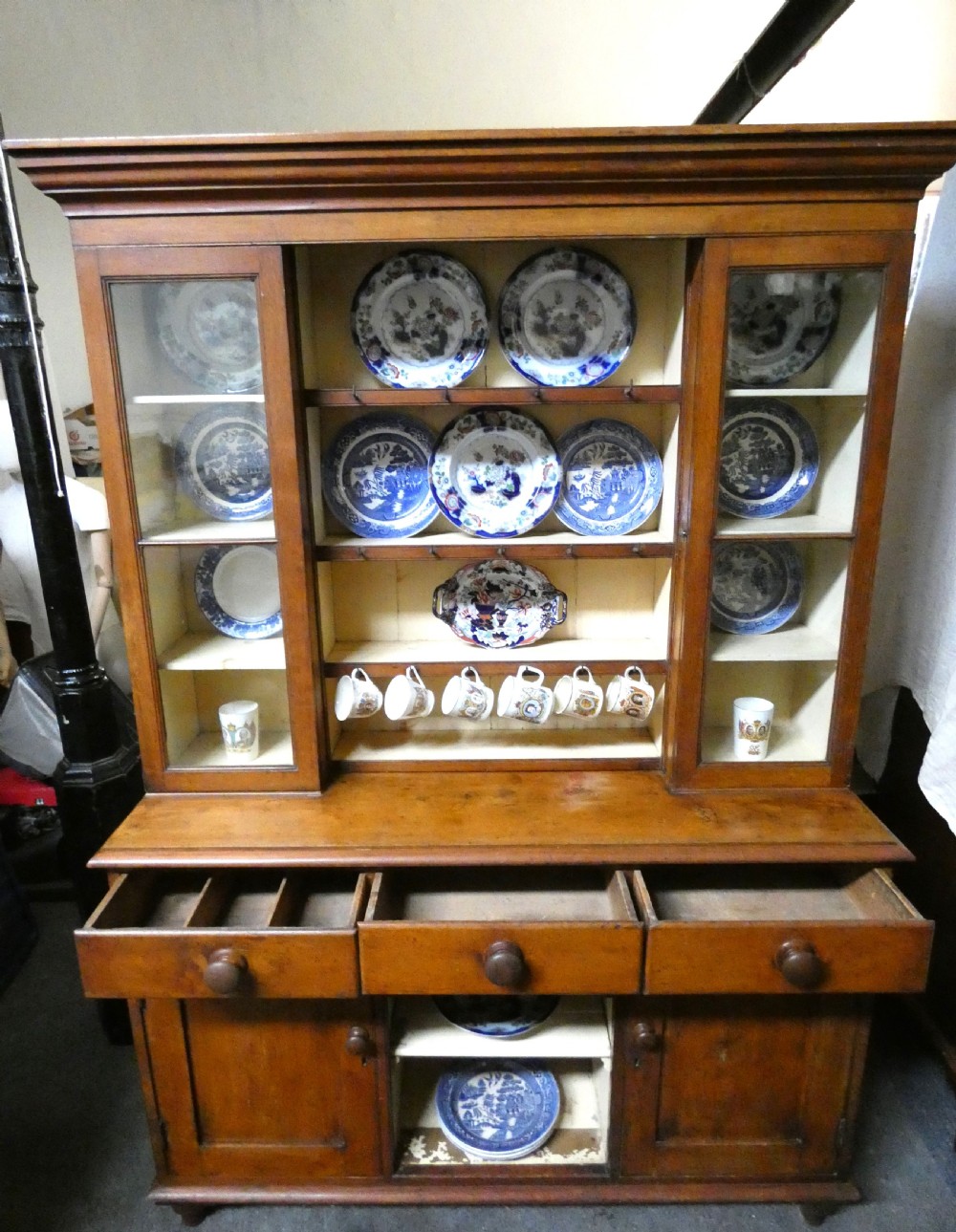 Oak kitchen dresser View V