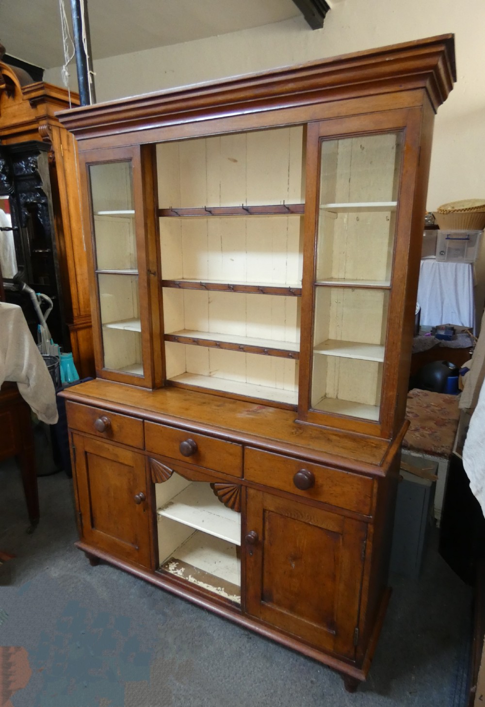 Oak kitchen dresser View VI