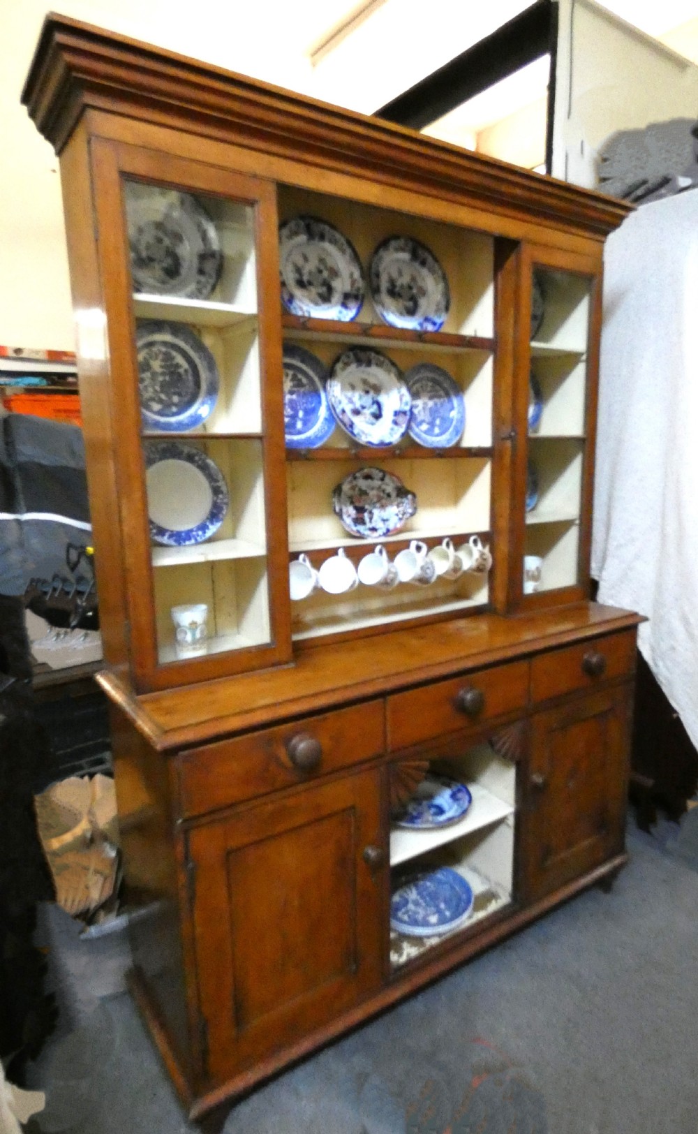 Oak kitchen dresser View VII