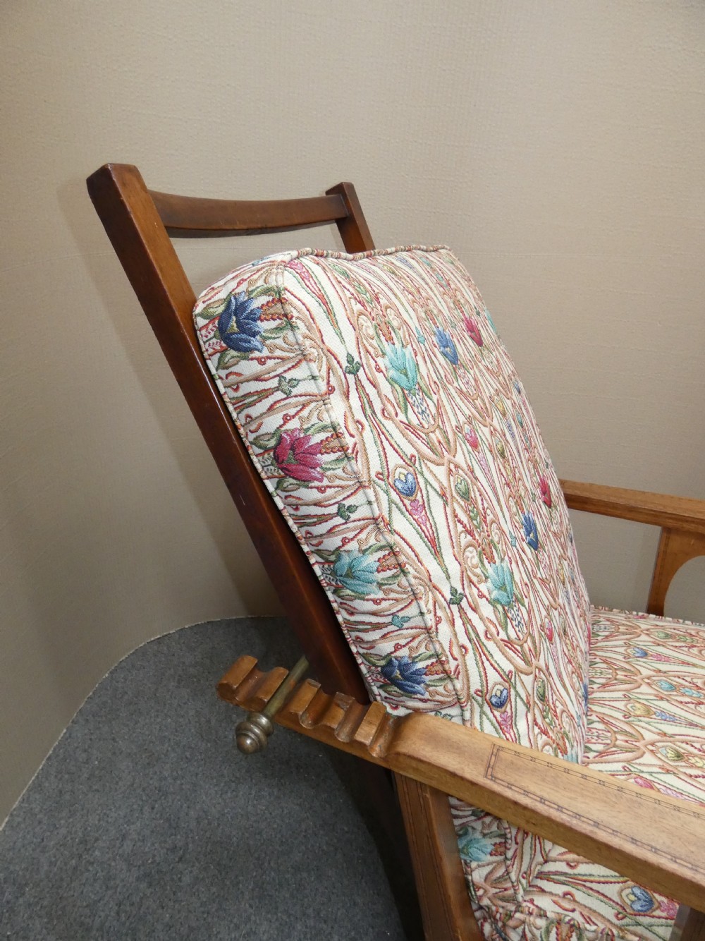 adjustable library chair - Liberty & Co. View V