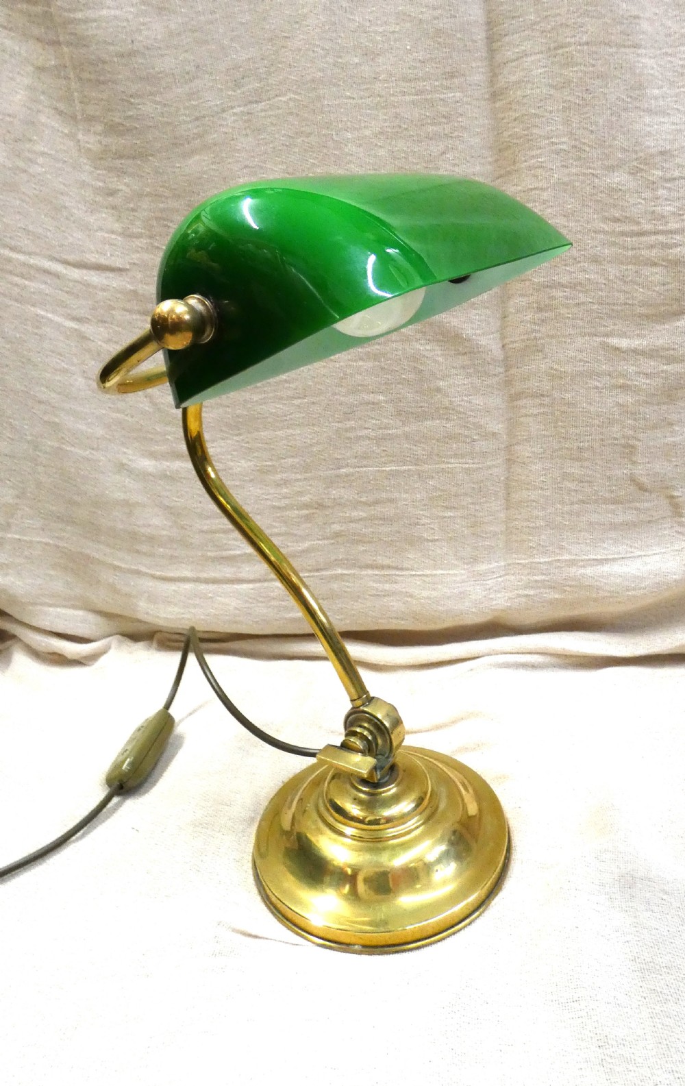 adjustable desk lamp