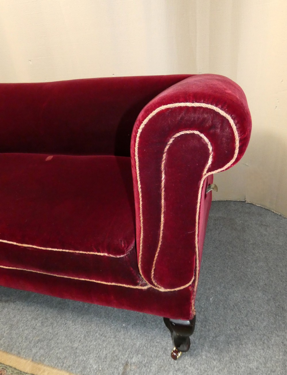 Chesterfield sofa View III
