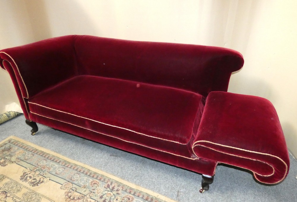 Chesterfield sofa View V