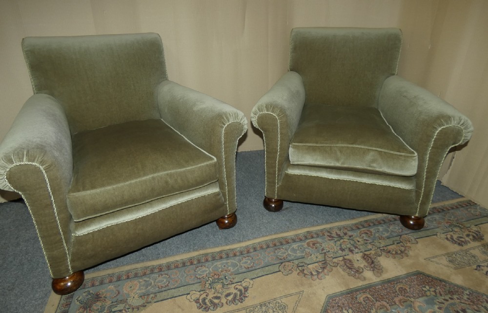 Pair of armchairs View II