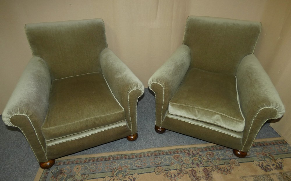 Pair of armchairs View VII