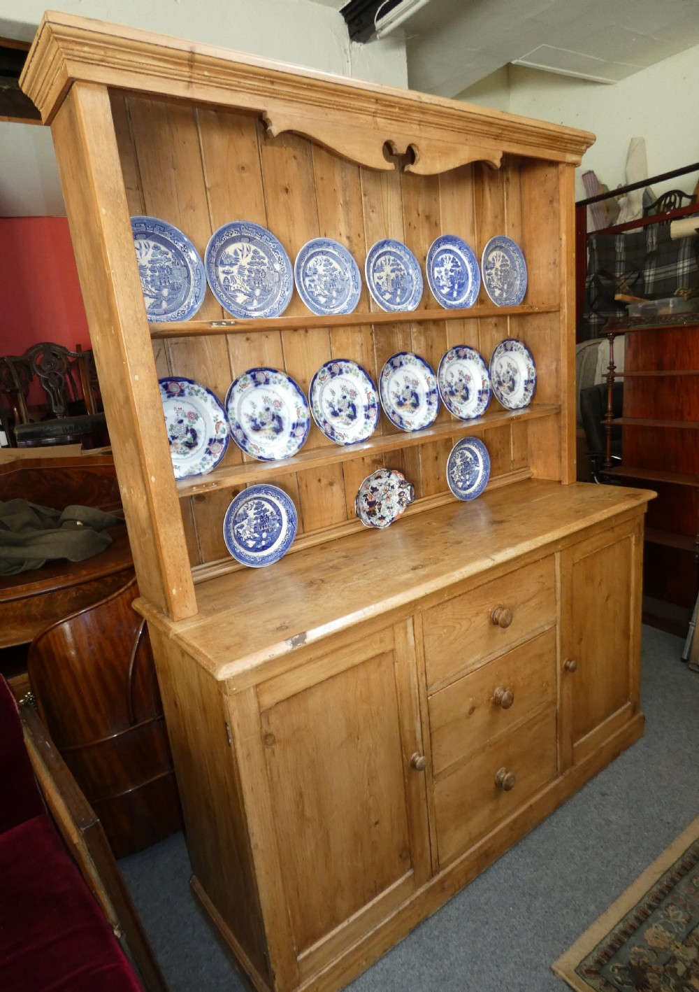 Pine kitchen dresser View V