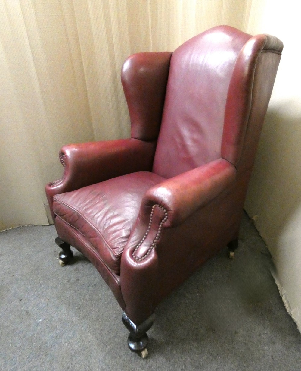 Leather armchair View V