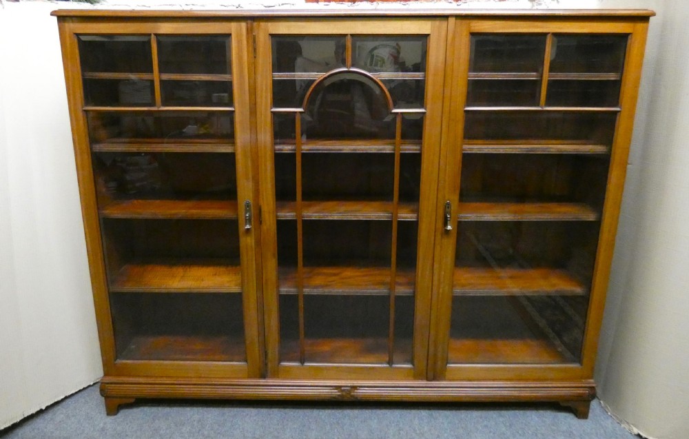 mahogany bookcase View VII
