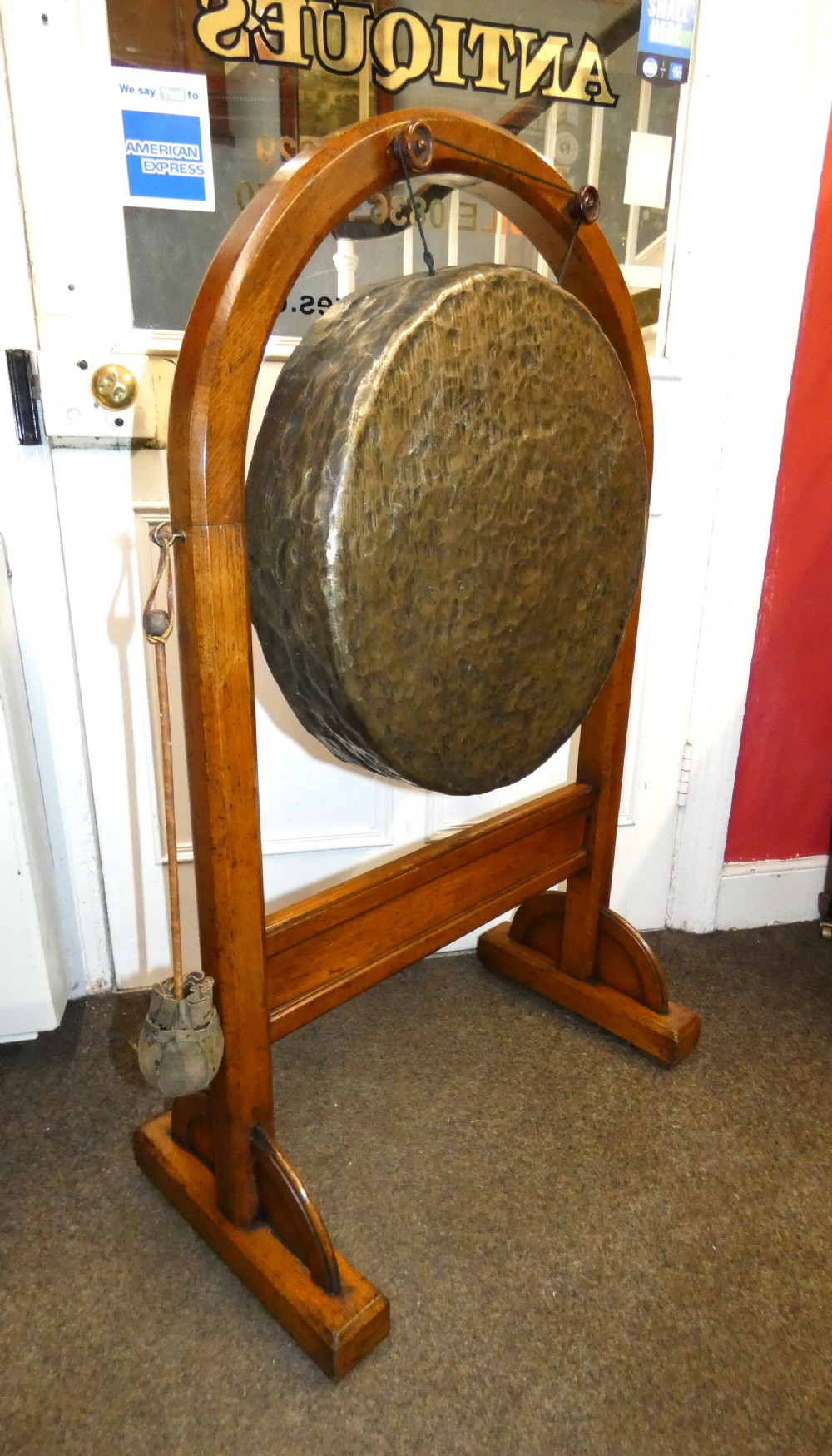 Large dinner gong View III
