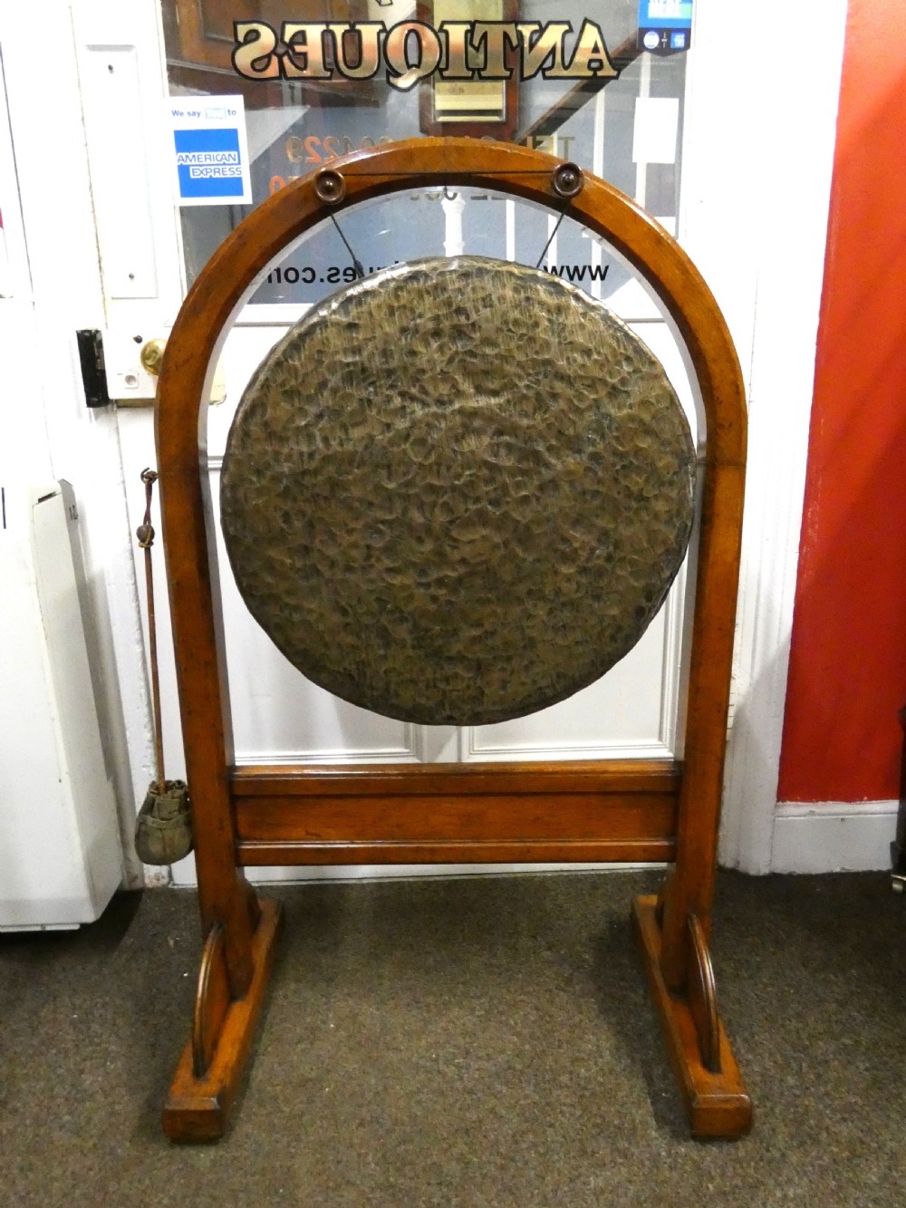 Large dinner gong View VI