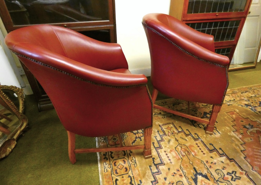 Pair of leather club chairs / tub chairs View II