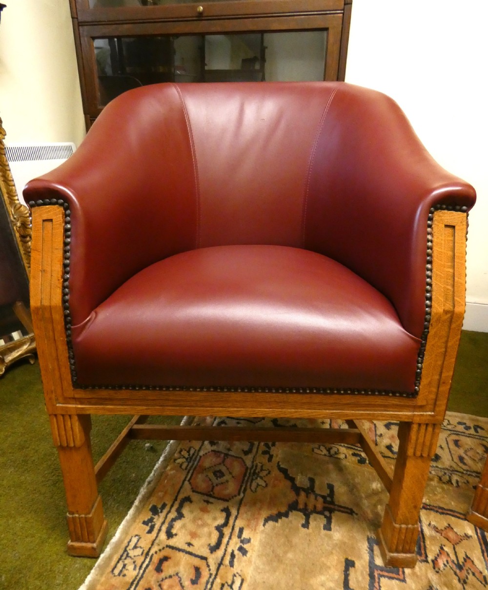 Pair of leather club chairs / tub chairs View IV