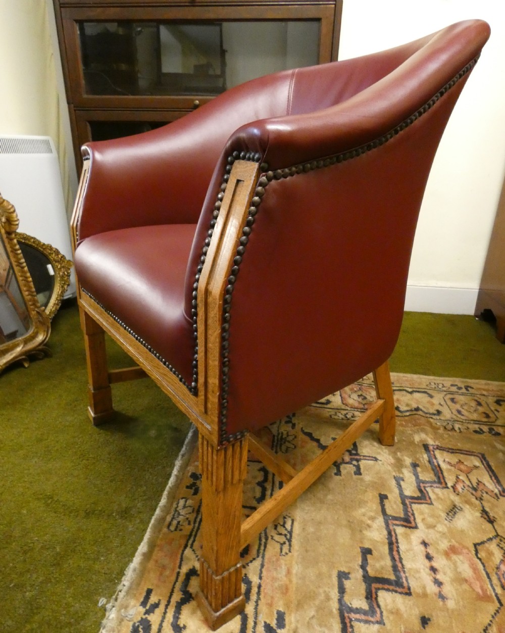Pair of leather club chairs / tub chairs View V