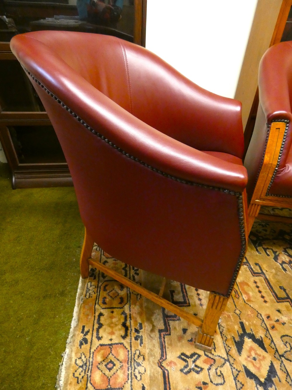 Pair of leather club chairs / tub chairs View VI