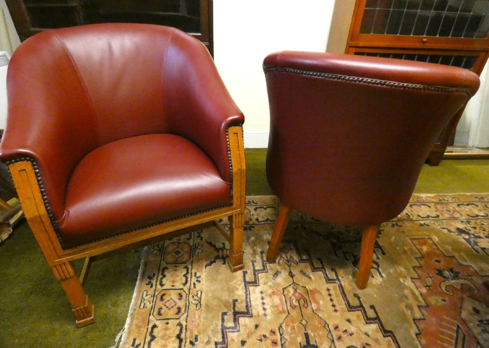 Pair of leather club chairs / tub chairs View VIII