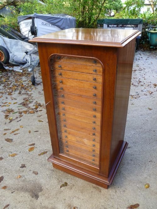 fig 1. VICTORIAN MAHOGANY COLLECTORS CABINET
