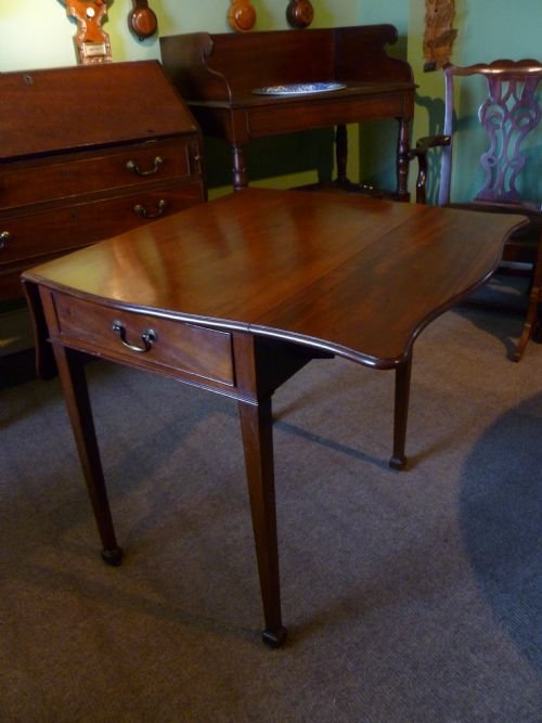 fig 1. A SMALL AND FINE LATE 18TH CENTURY PEMBROKE TABLE CIRCA 1790