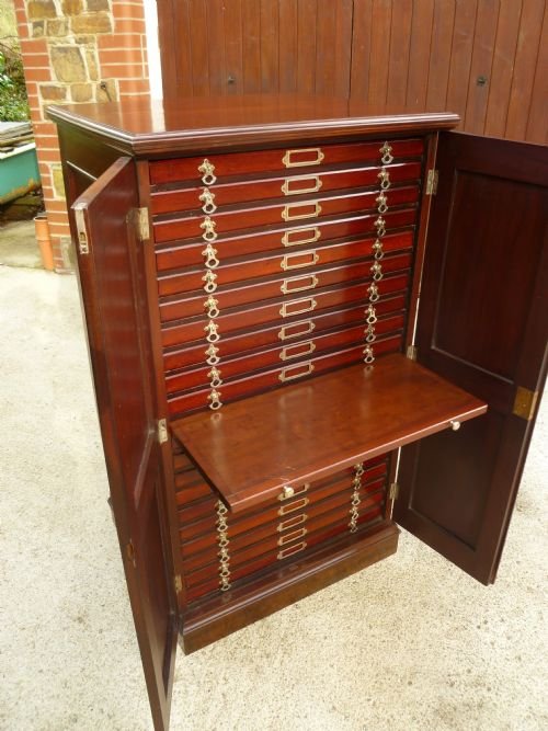 fig 2. FINE MAHOGANY 20 DRAWER COLLECTORS CABINET WITH SLIDE.