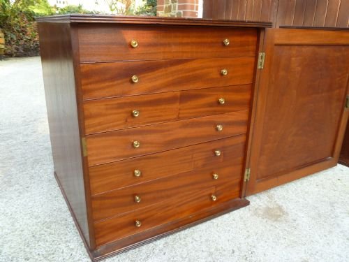 fig 1. A VERY FINE PAIR OF 18TH CENTURY COLLECTORS SIDE CABINETS IN RICHLY FIGURED MAHOGANY 