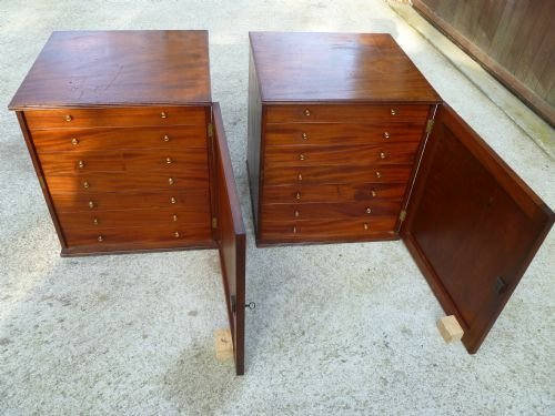 fig 3. A VERY FINE PAIR OF 18TH CENTURY COLLECTORS SIDE CABINETS IN RICHLY FIGURED MAHOGANY 